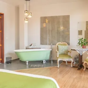 boutique-hotel-casona-dalameda.hotelsquito.com/