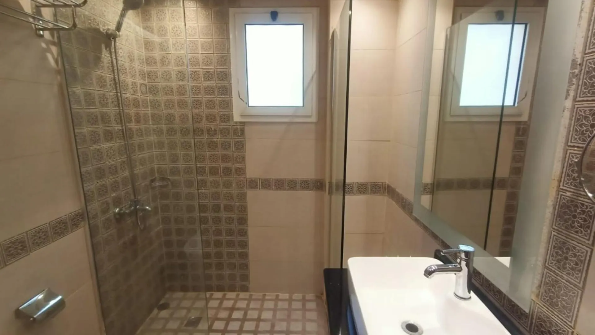 Quiet Jeddah Al Hamra Hotel 3*,  Saudi Arabia